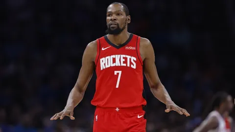 “20250220亚洲杯：张本智与吴晙成巅峰对决，聚焦终局决战与暂停精彩瞬间”